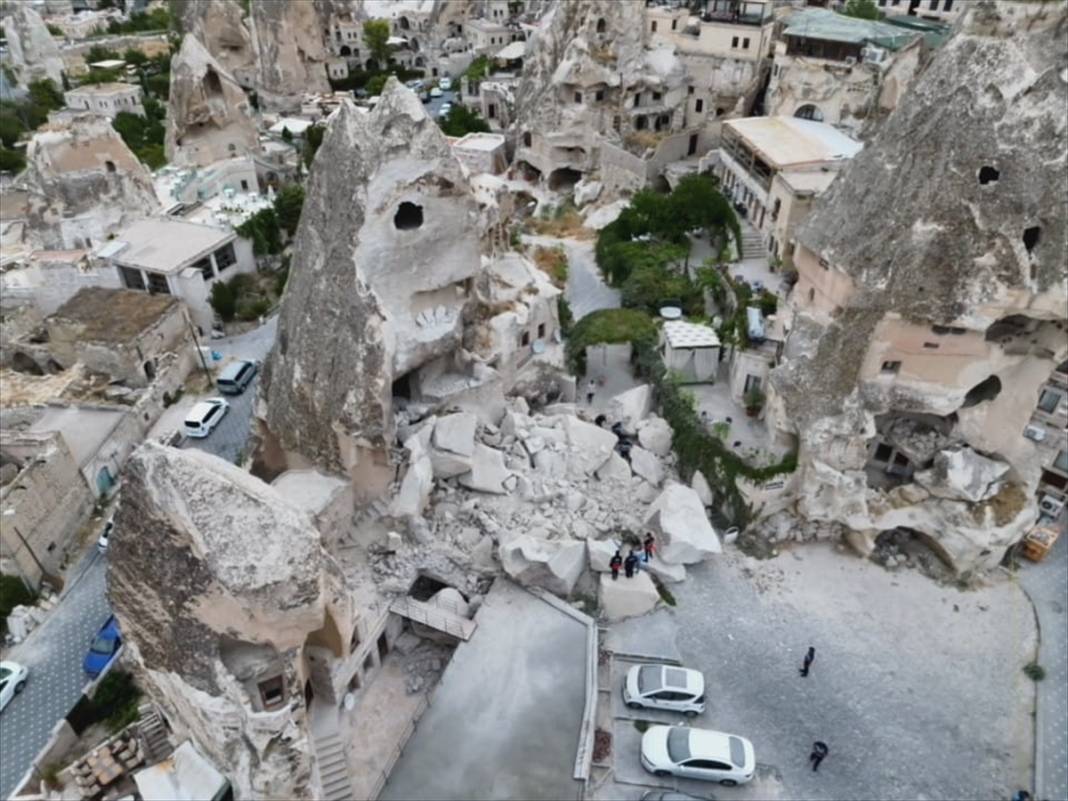 Kapadokya'da milyonlarca yıllık peribacası yıkıldı 5